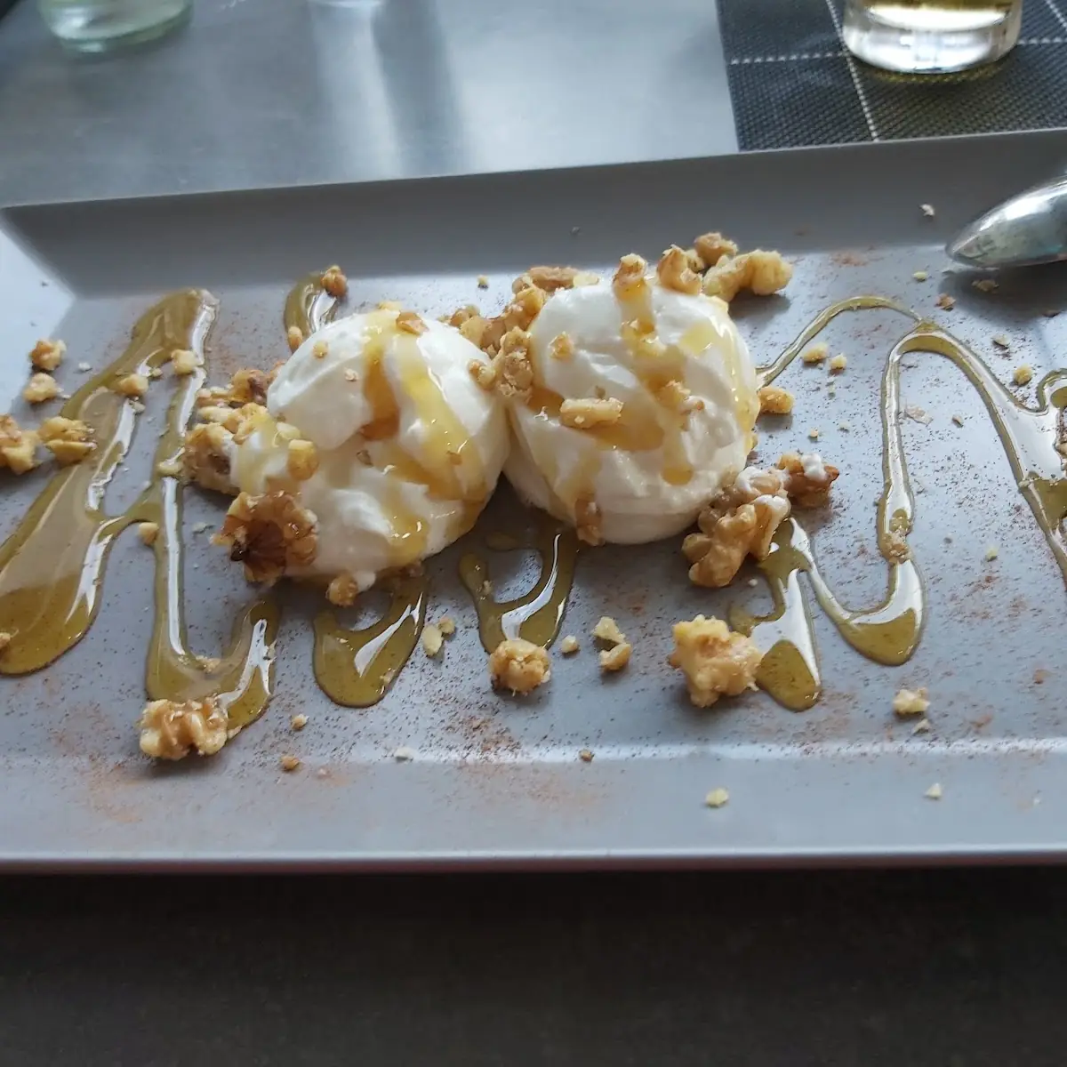 Griechischer Joghurt Mit Honig Und Nüssen
