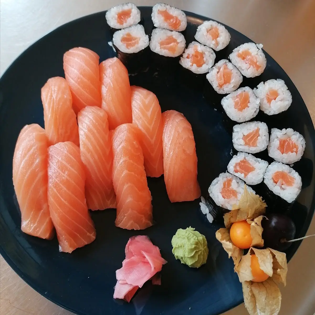 Lachs Sushi Und Maki