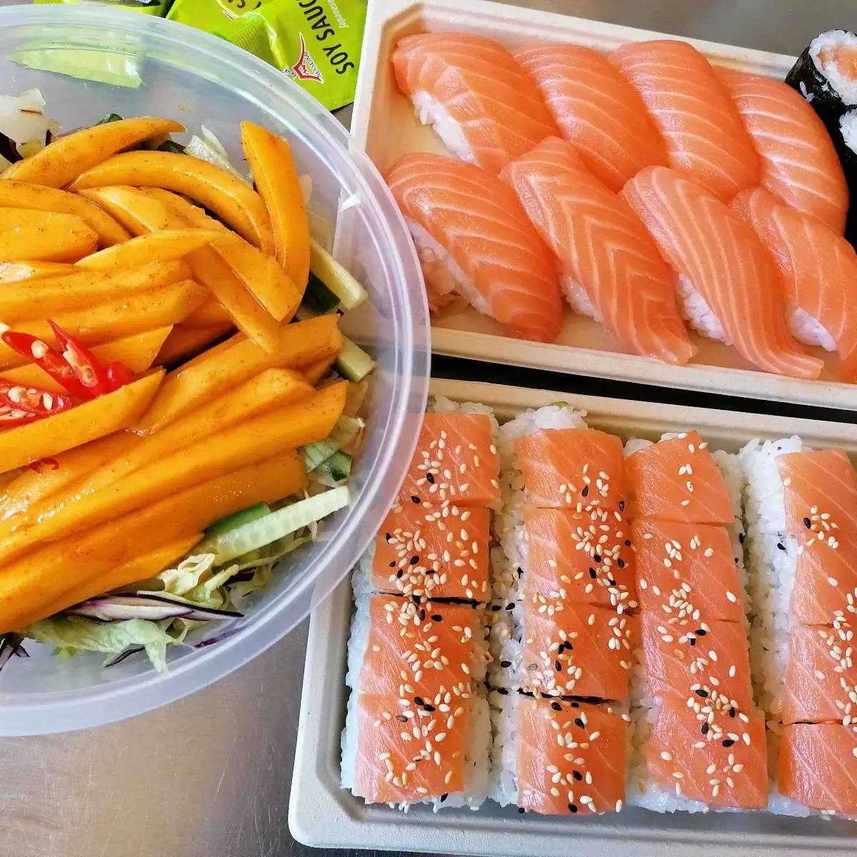 Mango Salat Und Sushi Maki