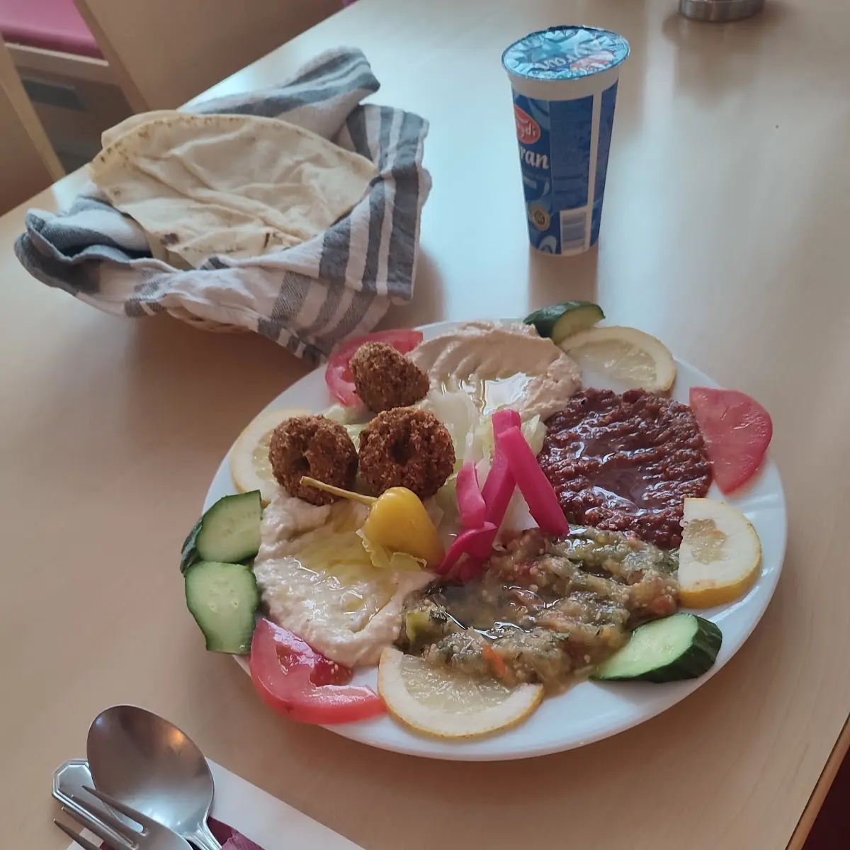 بابا غنوج متبل مسبحه محمره حاره فلافل