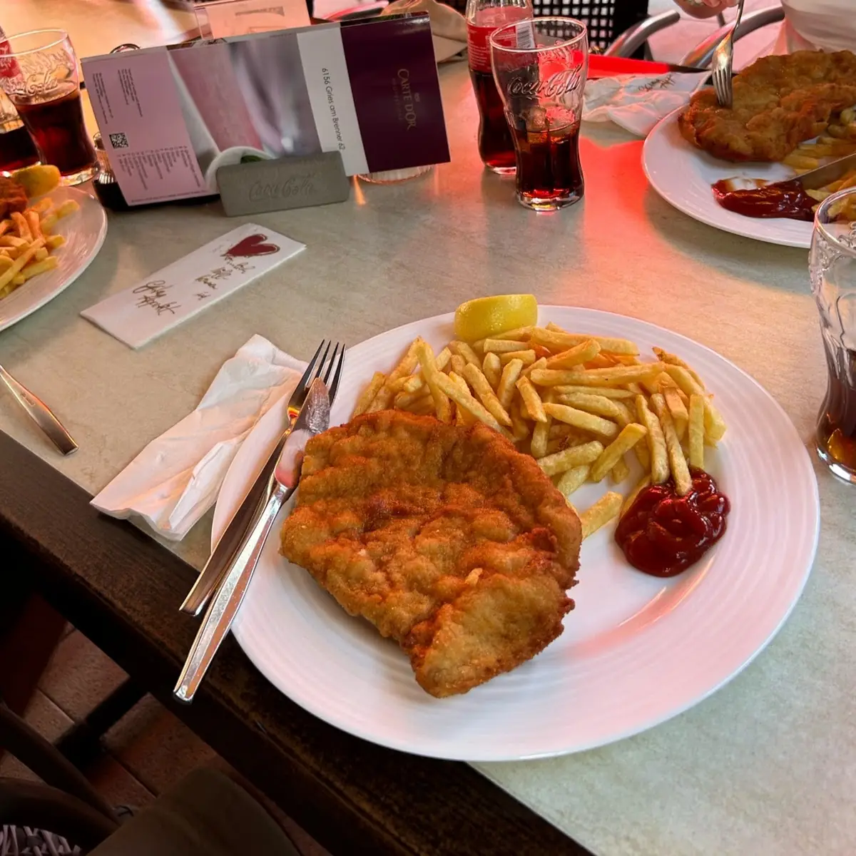Schnitzel Paniert Mit Pommes