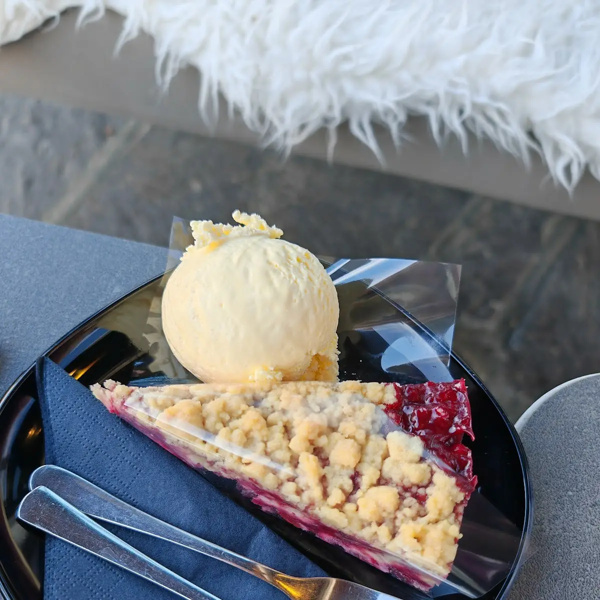 Chololate Cherry Crumble