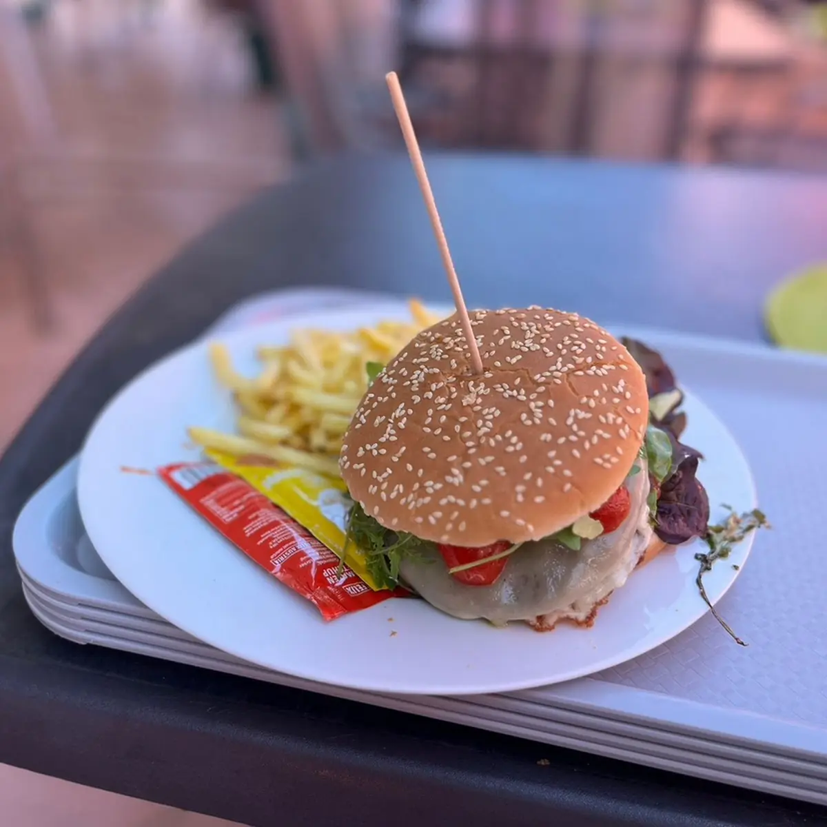 Burger Mit Pommes
