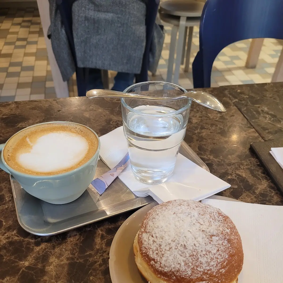 Gutes Kaffee Mit Krapfen