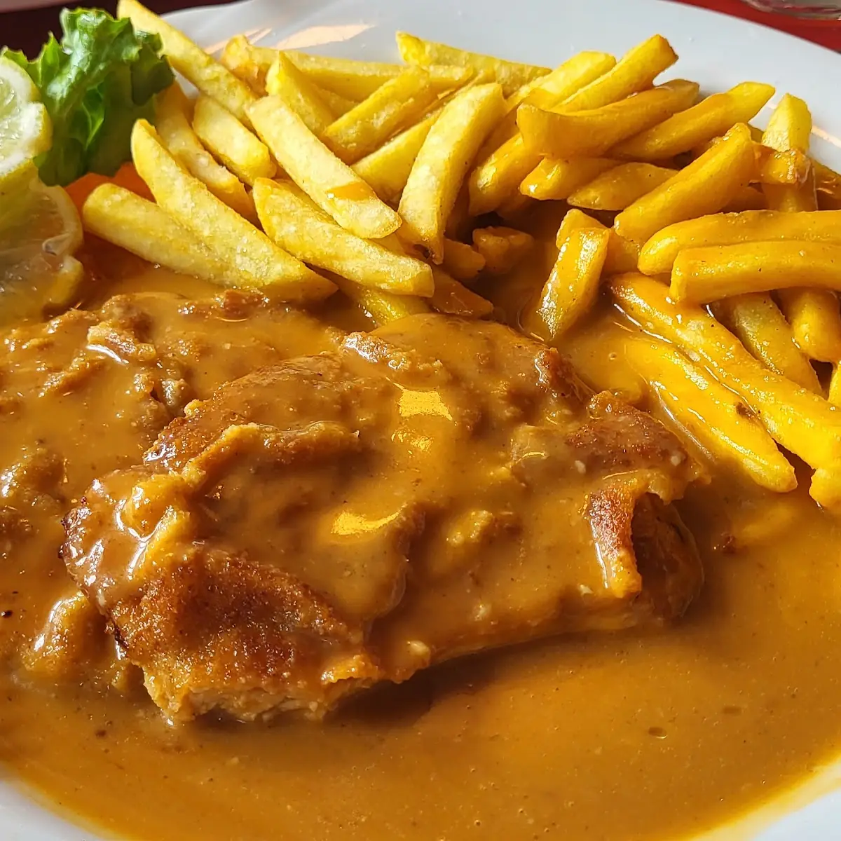 Rahmschnitzel Mit Pommes