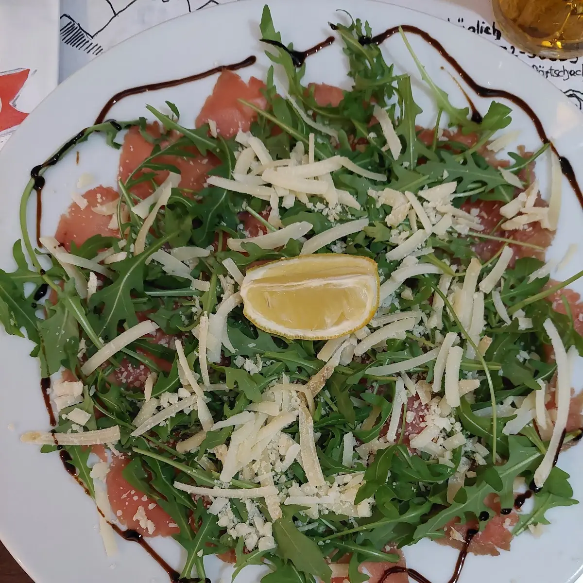 Carpaccio Von Rind Mit Rucola Und Parmesan