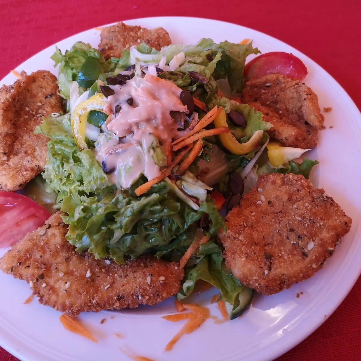 Salat Mit Gebackenen Hühnerstreifen