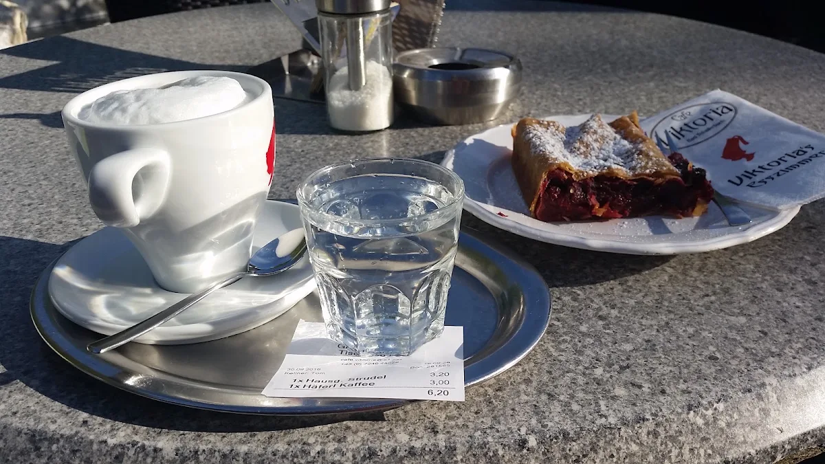 Kaffee Mit Zwetschkenstrudel