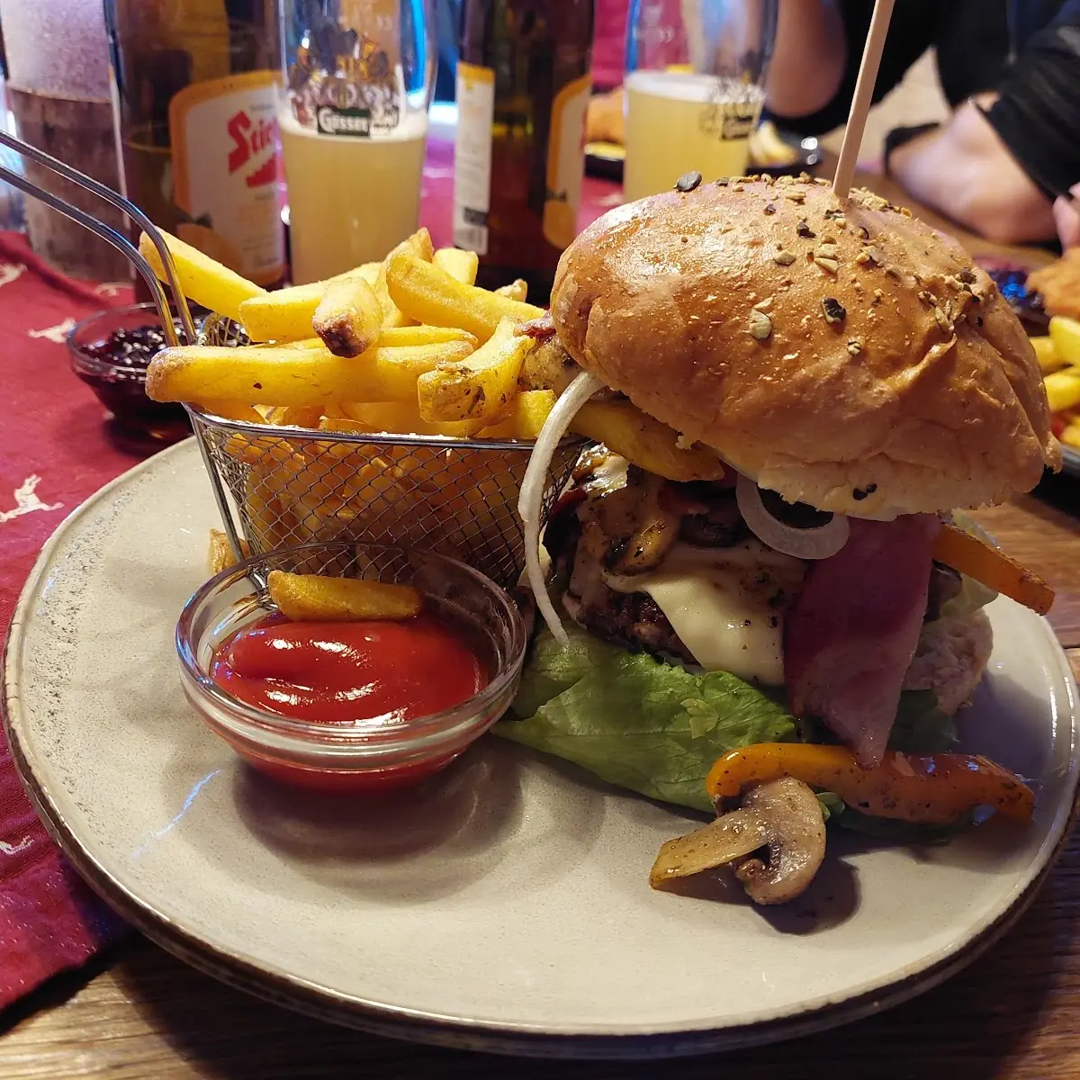 Almburger Mit Pommes