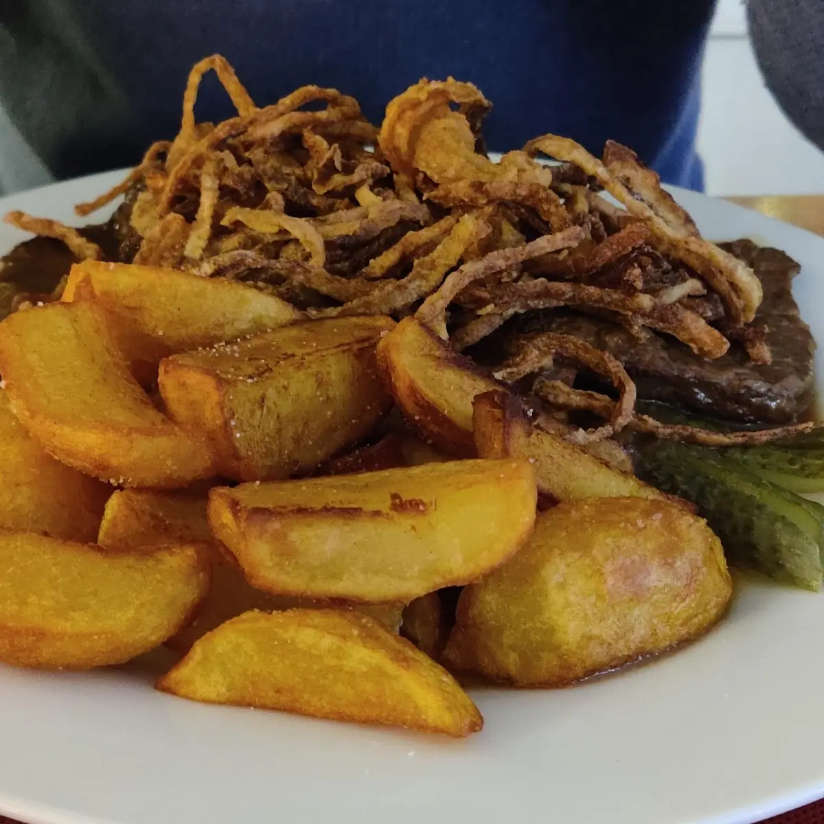 Altwiener Zwiebelrostbraten Mit Bratkartoffeln