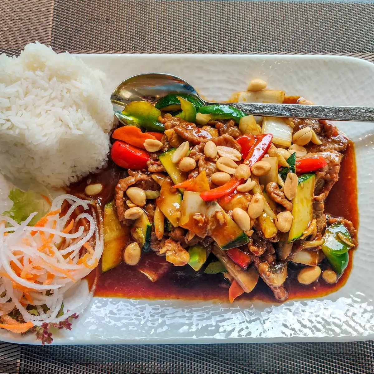 Acht Schätze In Scharfer Sauce