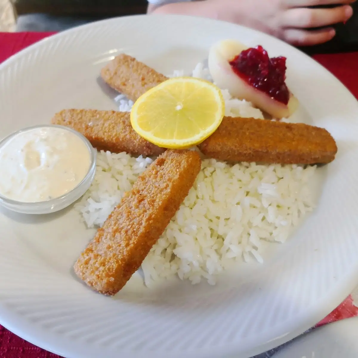 Kinderteller Fischstäbchen Mit Reis