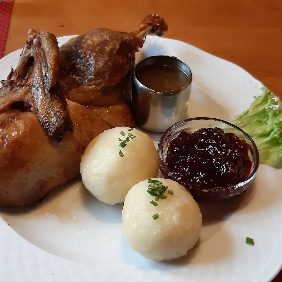 Gansl Mit Knödel Und Rotkraut