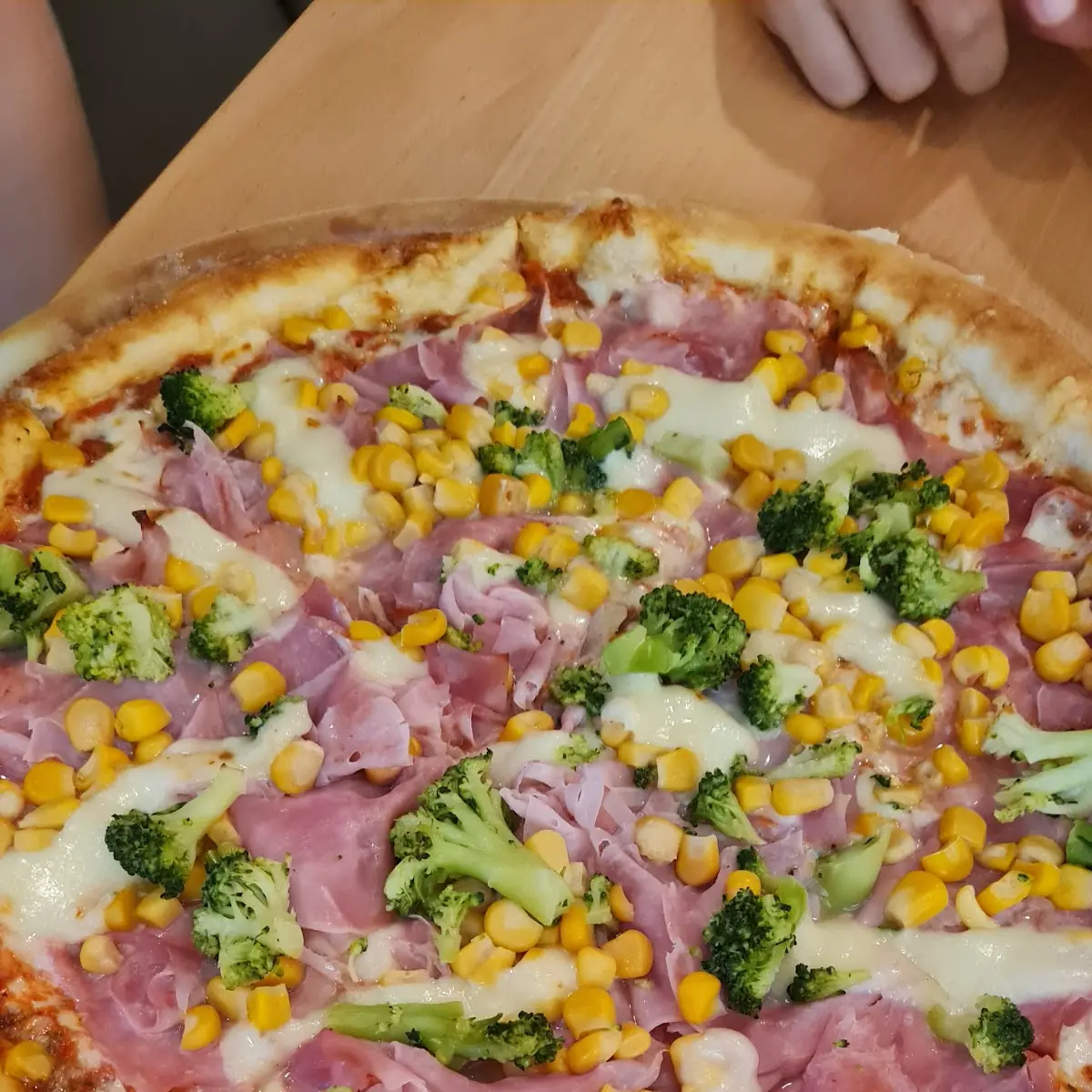 Pizza Alberto Ohne Zwiebel Mit Mais