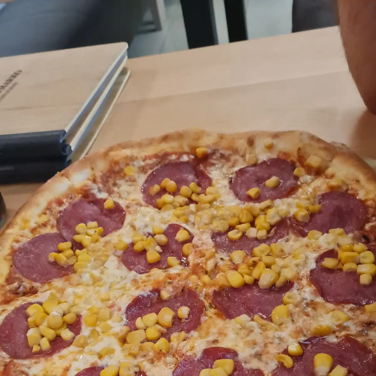 Pizza Salami Mit Mais