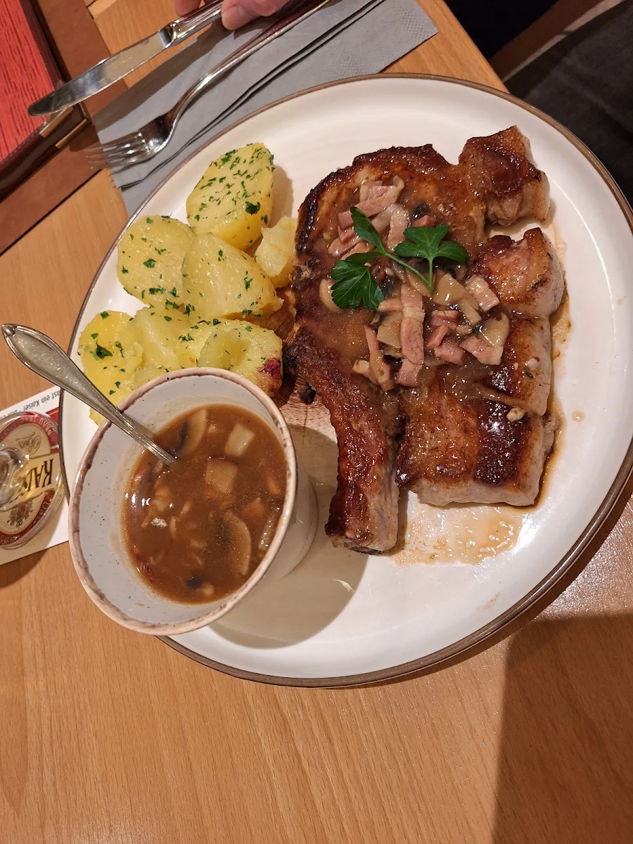 Kortlett Mit Pilzen Kartoffeln