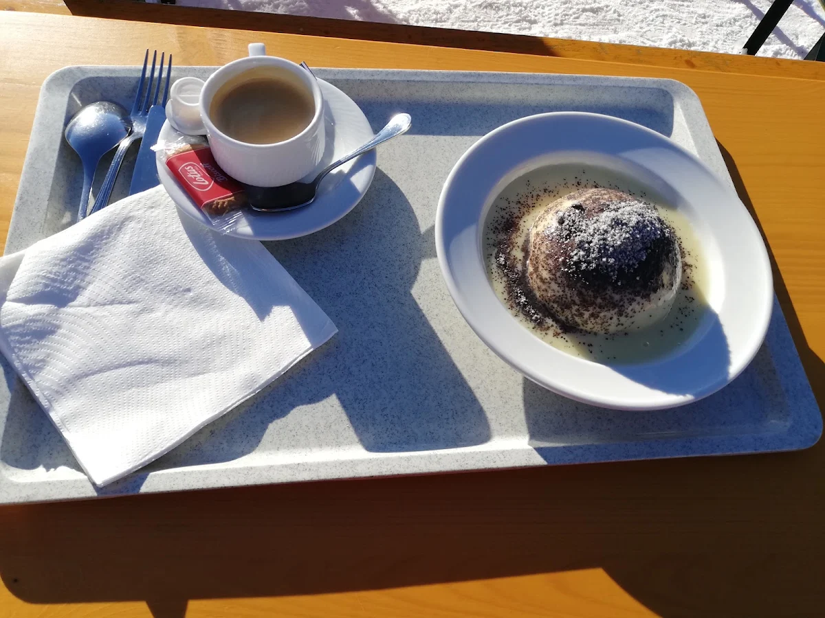 Germknödel Und Kaffee