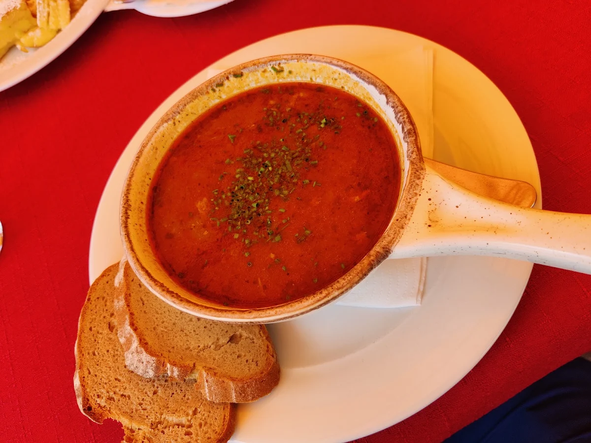 Hausgemachte Gulaschsuppe