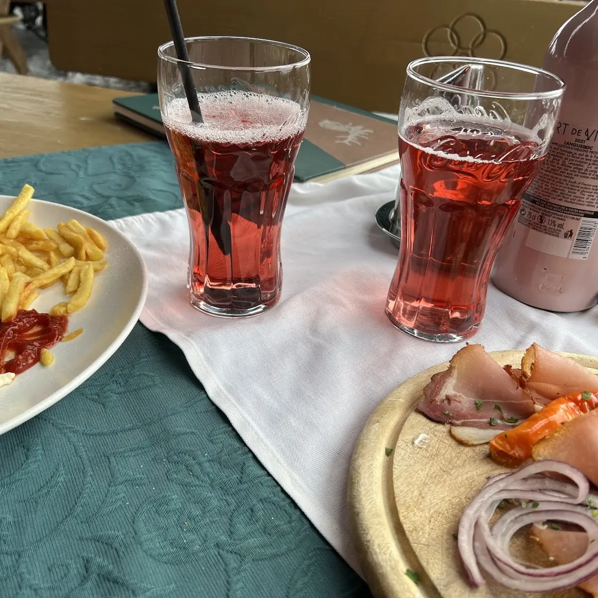 Currywurst Mit Pommes & Speckbrettl