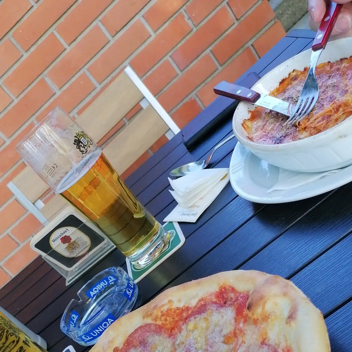 Pizza Salami Und Lasagne
