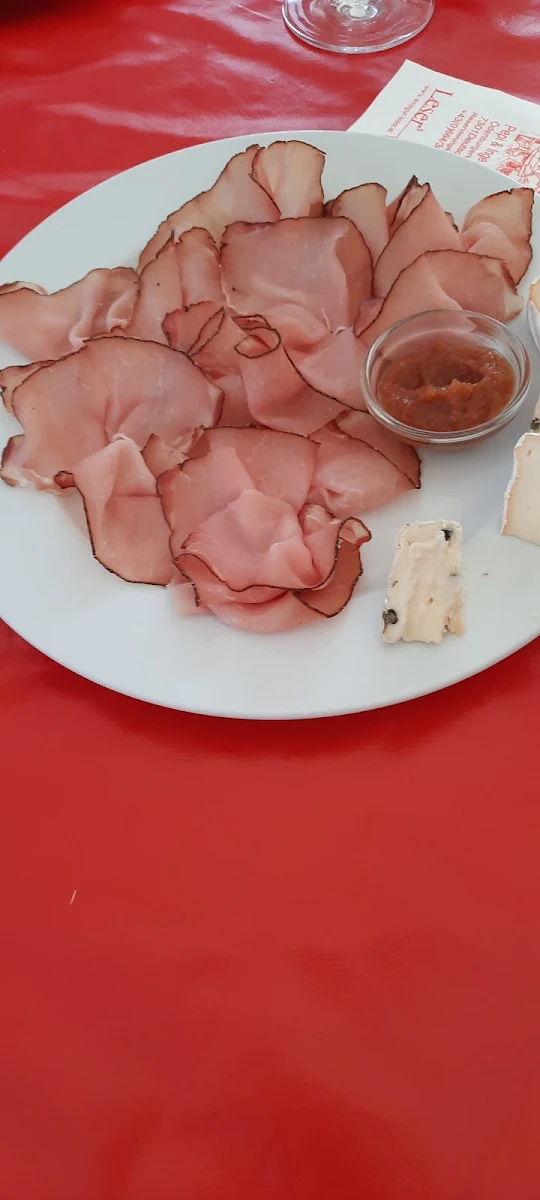 Luftgetrockneter Schinken Und Weichkäse