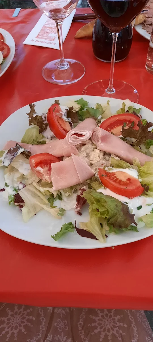 Schinkenröllchen Auf Französischem Gemüse