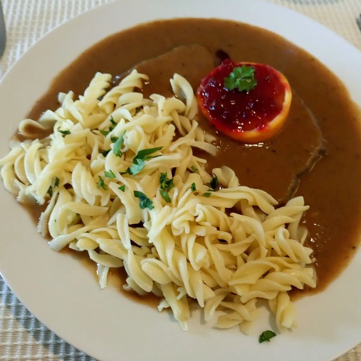 Rindfleisch In Saft Mit Nudeln