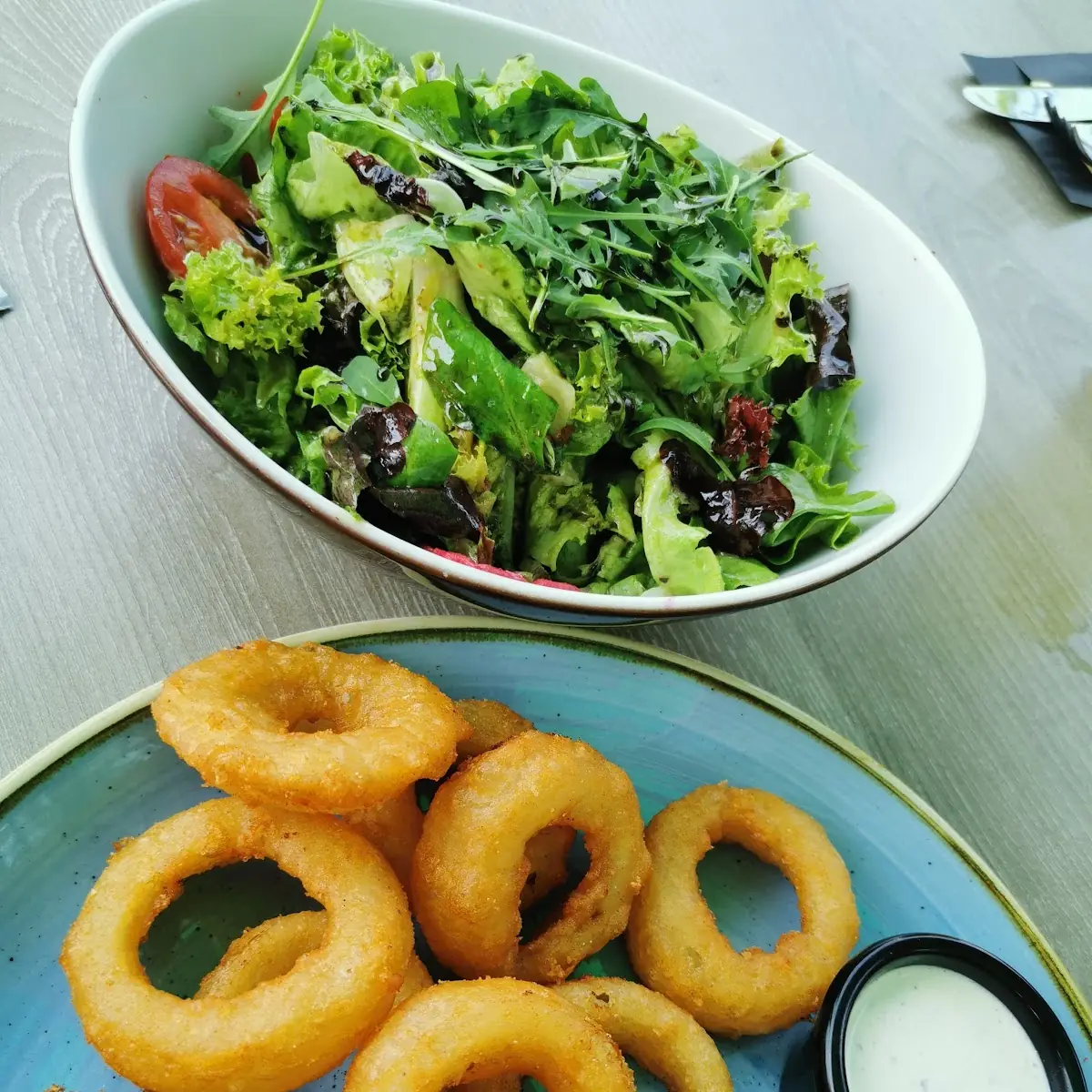 Zwiebelringe Mit Salat
