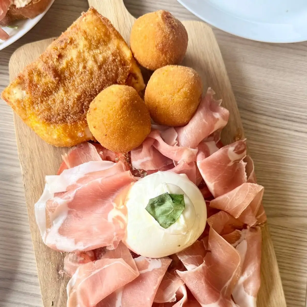 Prosciutto San Daniele E Mozzarella Di Bufala D O P