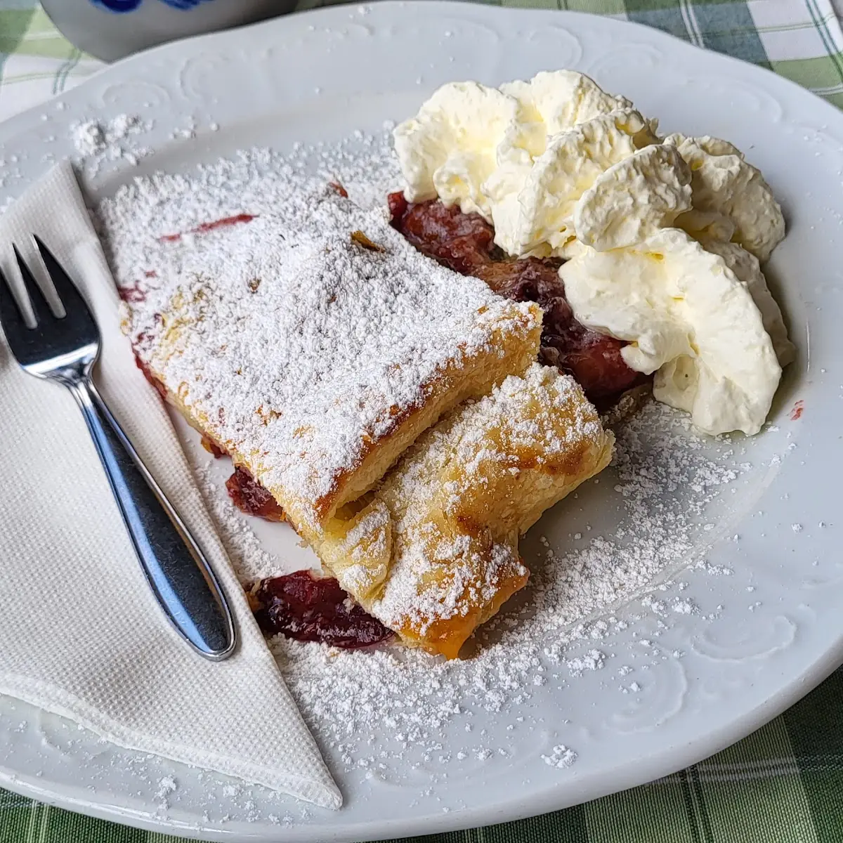 Zwetschgenstrudel
