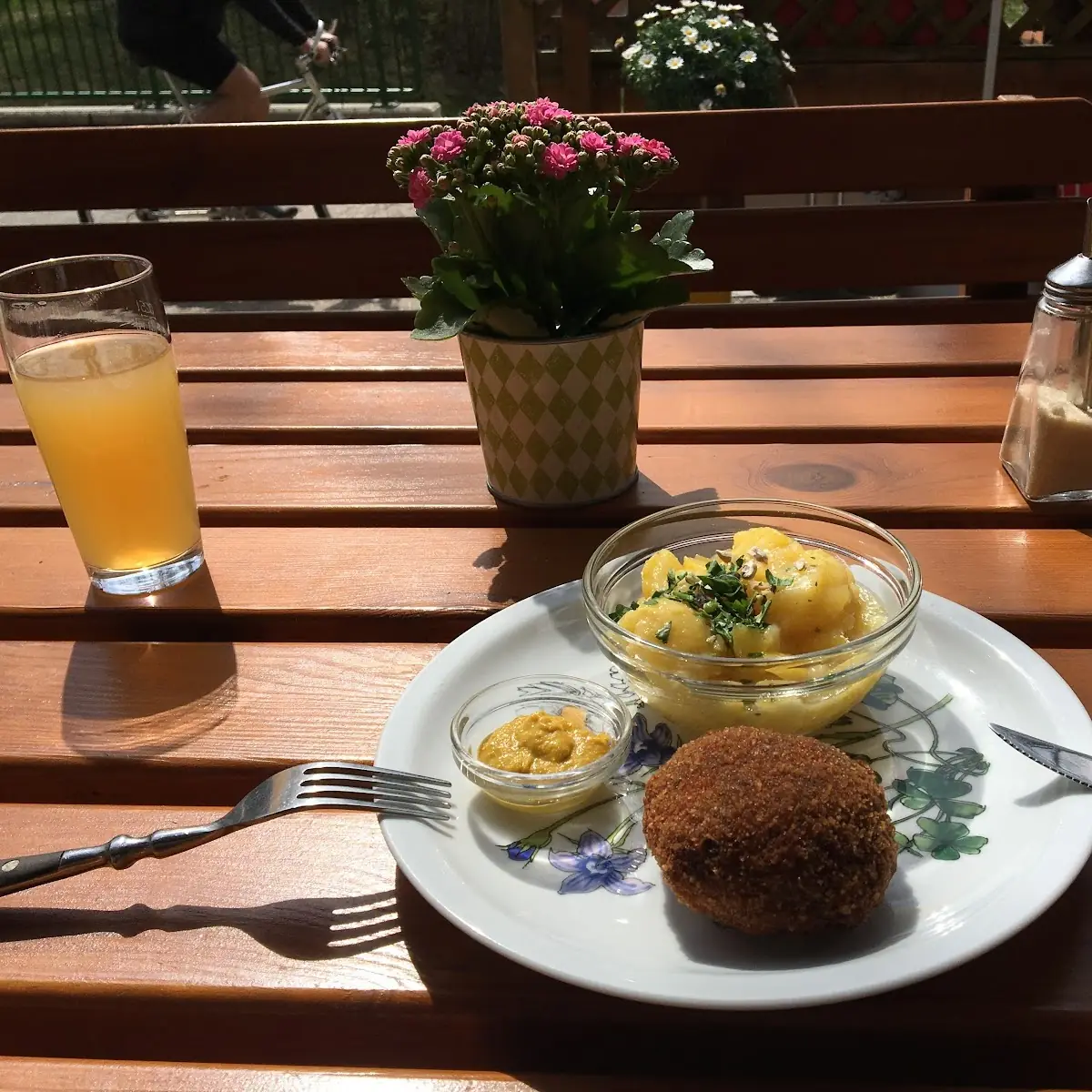 Fleischlaberl Mit Erdäpfelsalat