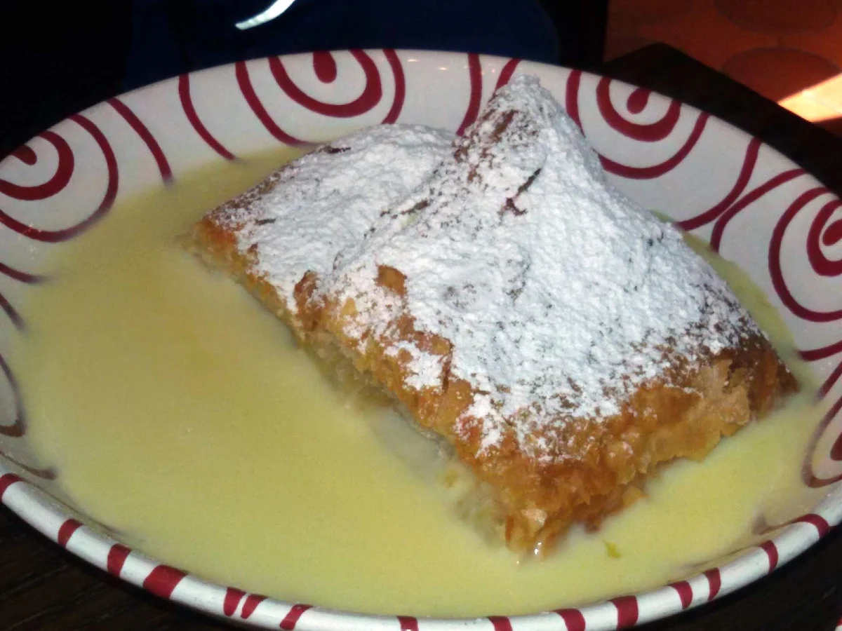 Apfelstrudel Mit Vanillesauce