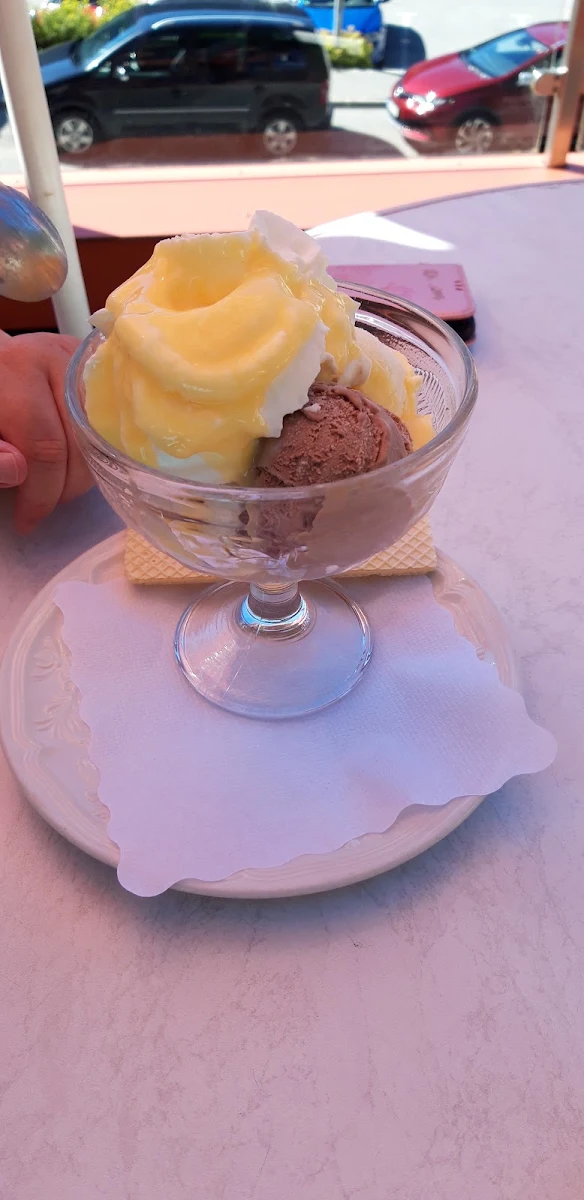 Eis Mit Eierlikörbecher