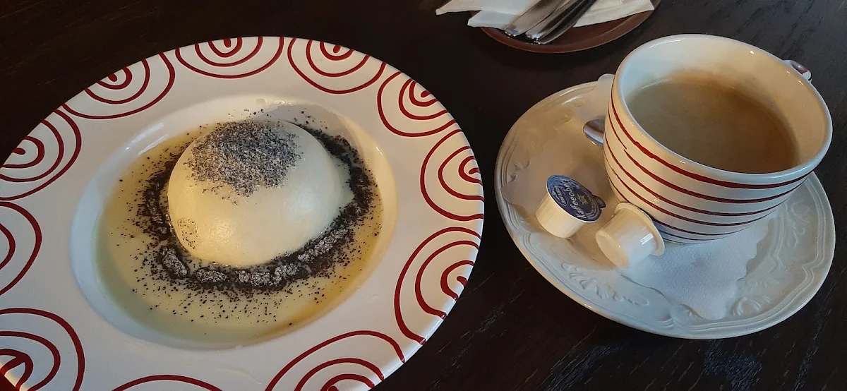 Germknödel Mit Vanillesoße Und Mohn