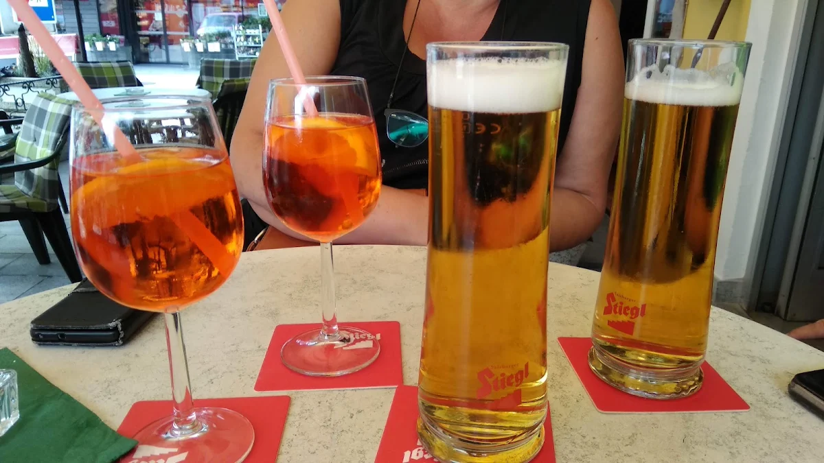 Aperol Spritzer Und Bier