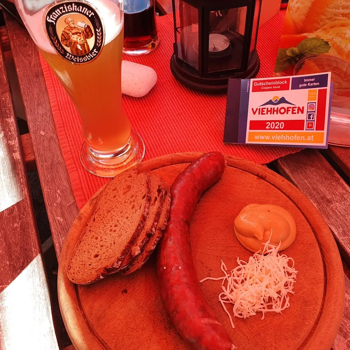 Krainerwürstl Mit Kren Gut