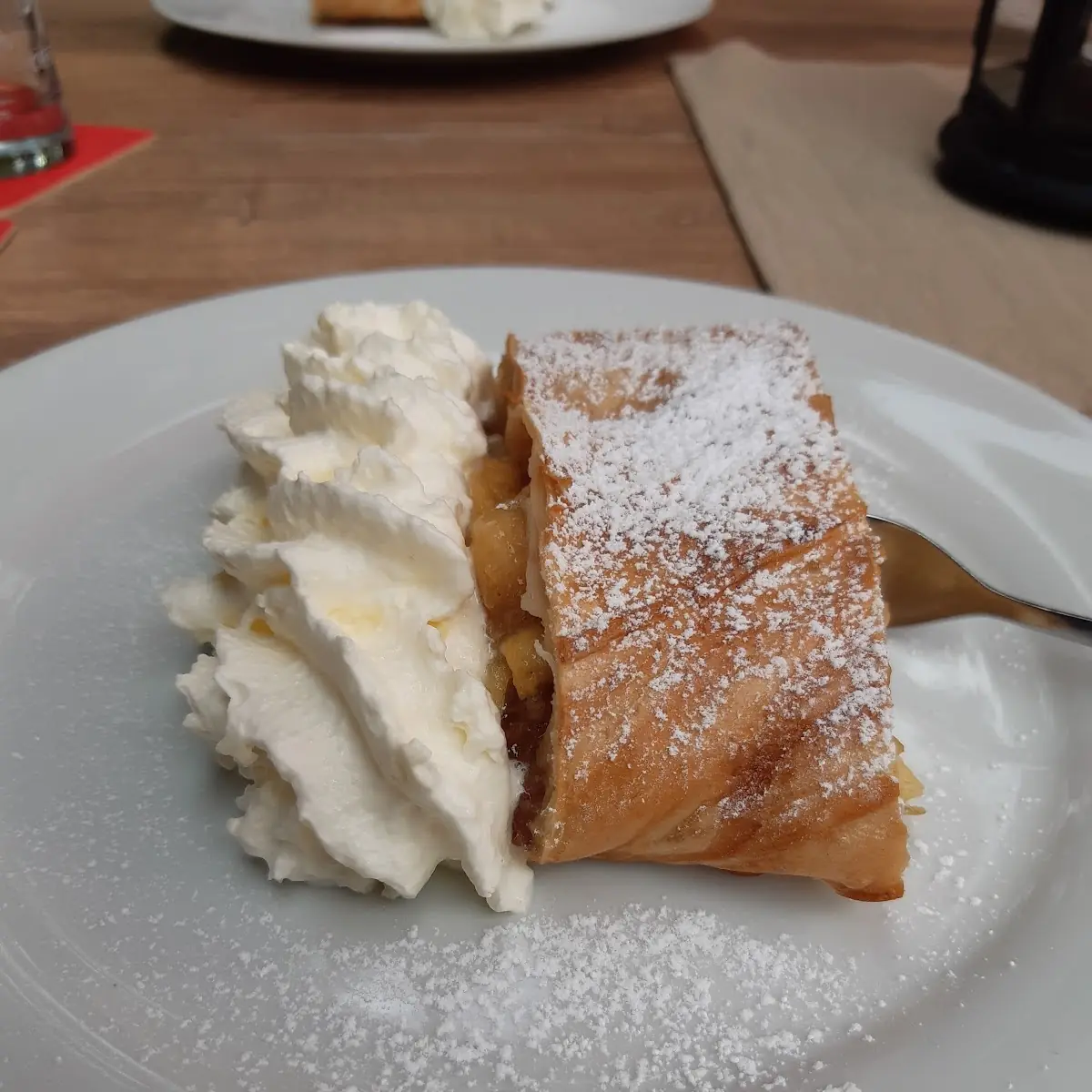 Selbstgemachter Apfelstrudel