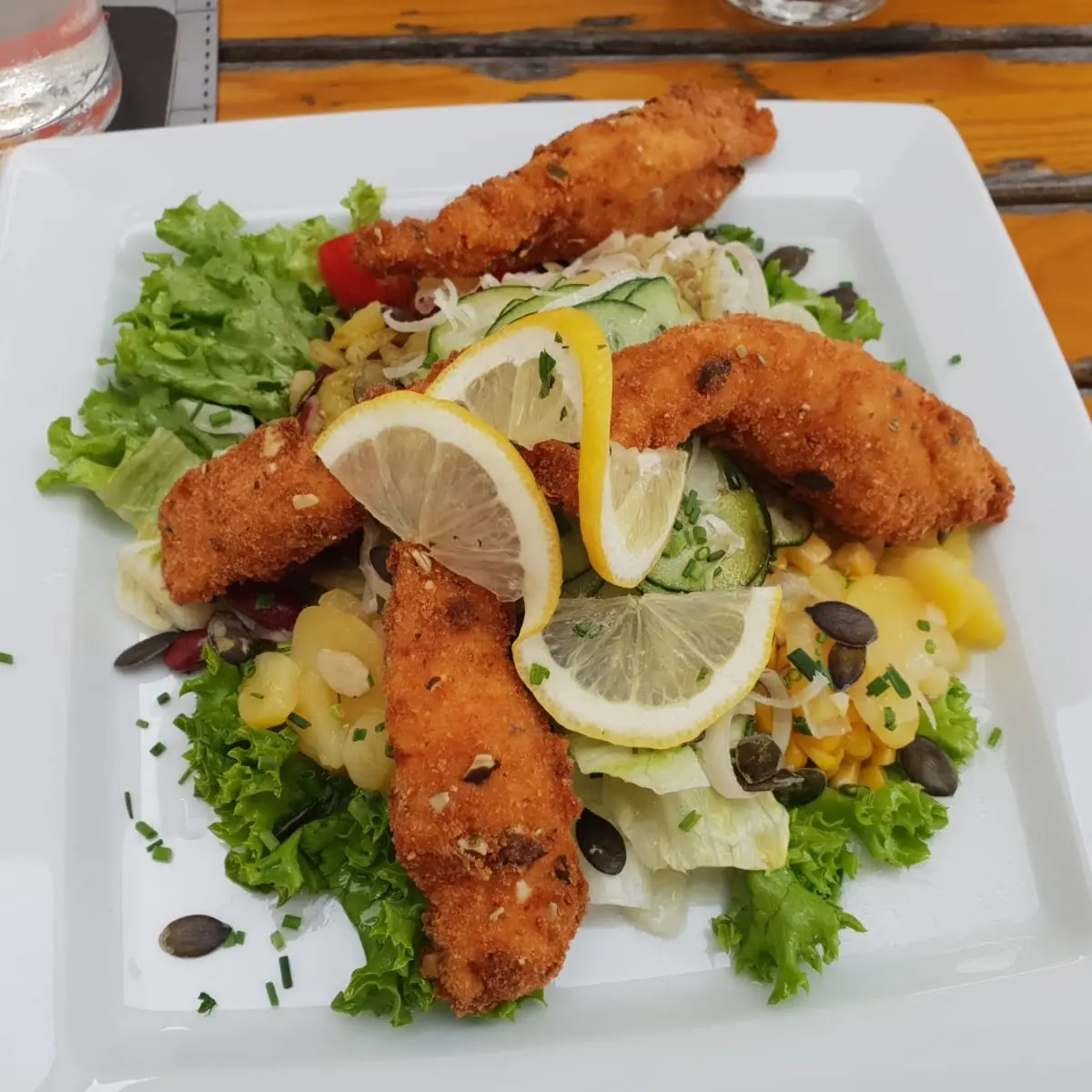 Backhendel Salat Mit Putenstreifen