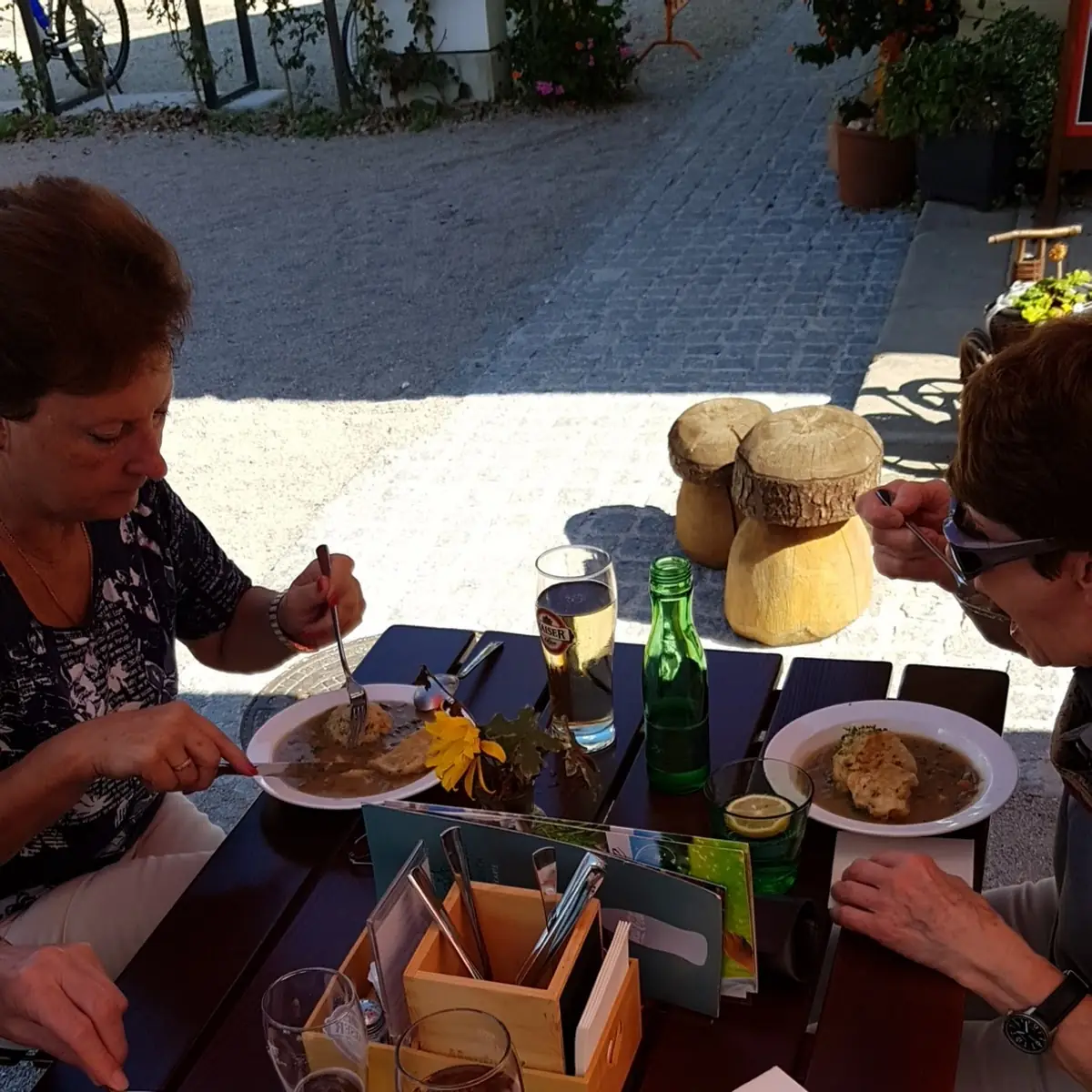 Besuchen Mit Knödel, Käfers am Radweg