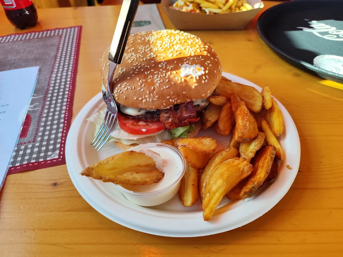 Big Bauern Burger Mit Wedges Hirtenkartoffeln Mit Dip