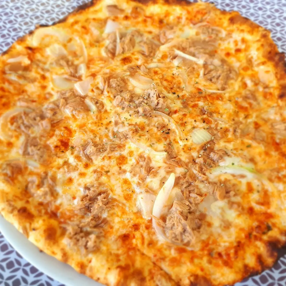 Pizza Tonno Mit Zwiebeln