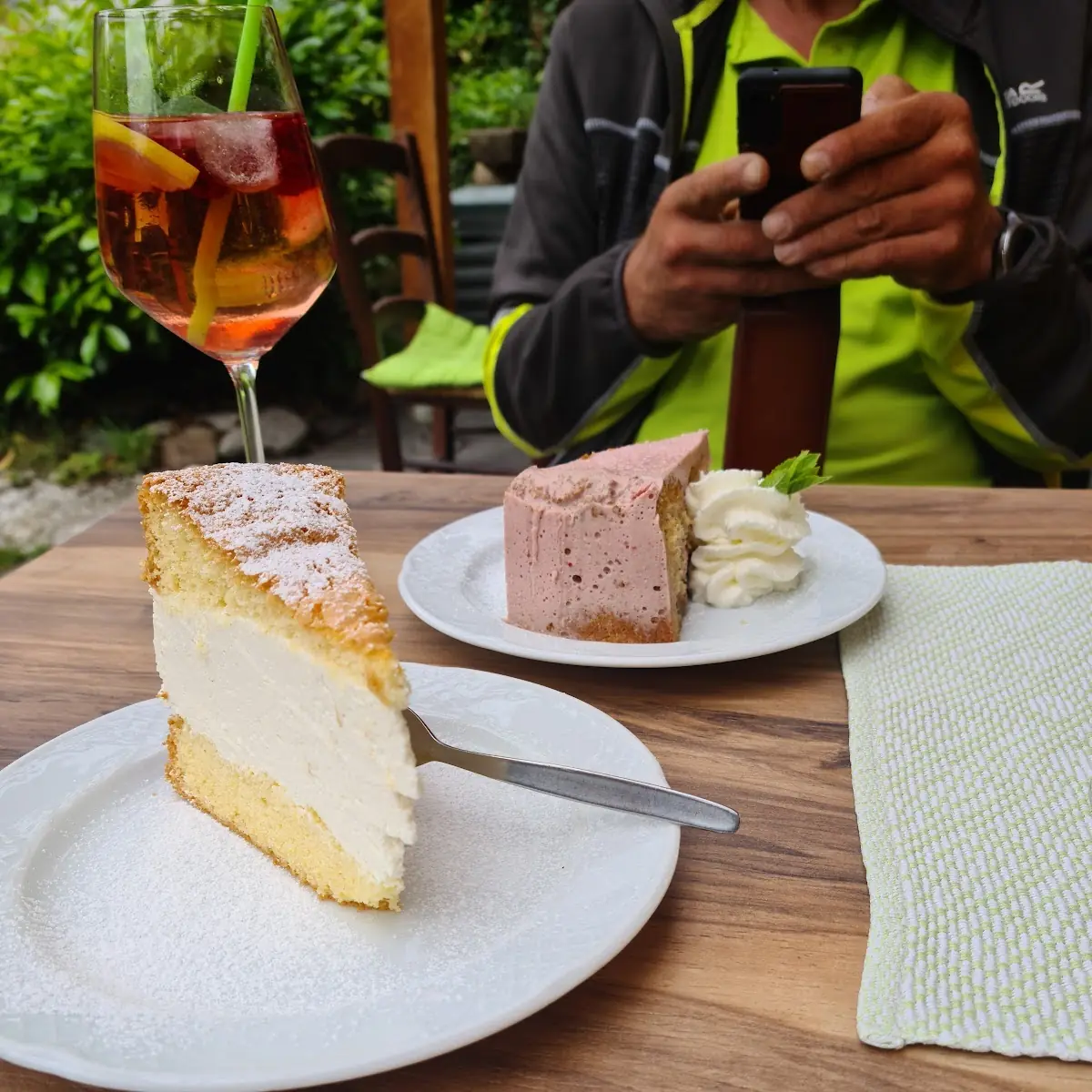 Käsesahnetorte Und Zwetschgenkuchen