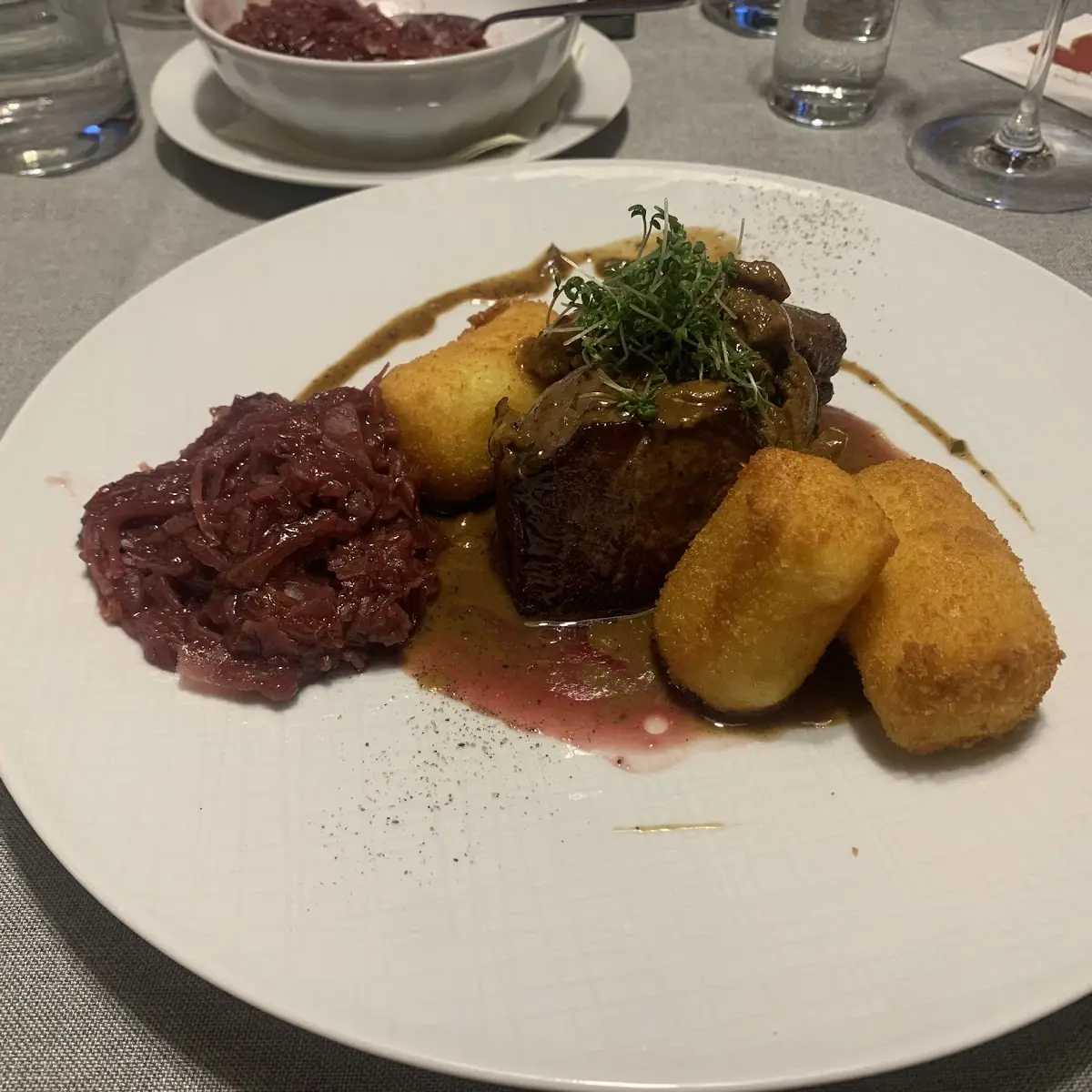 Hirsch Steak Mit Kroketten