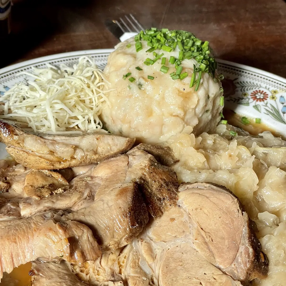 Schweinsbraten Mit Kraut Und Knödel