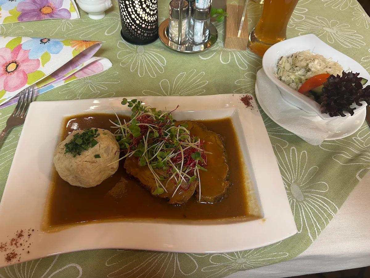 Schweinsbraten Mit Knödel