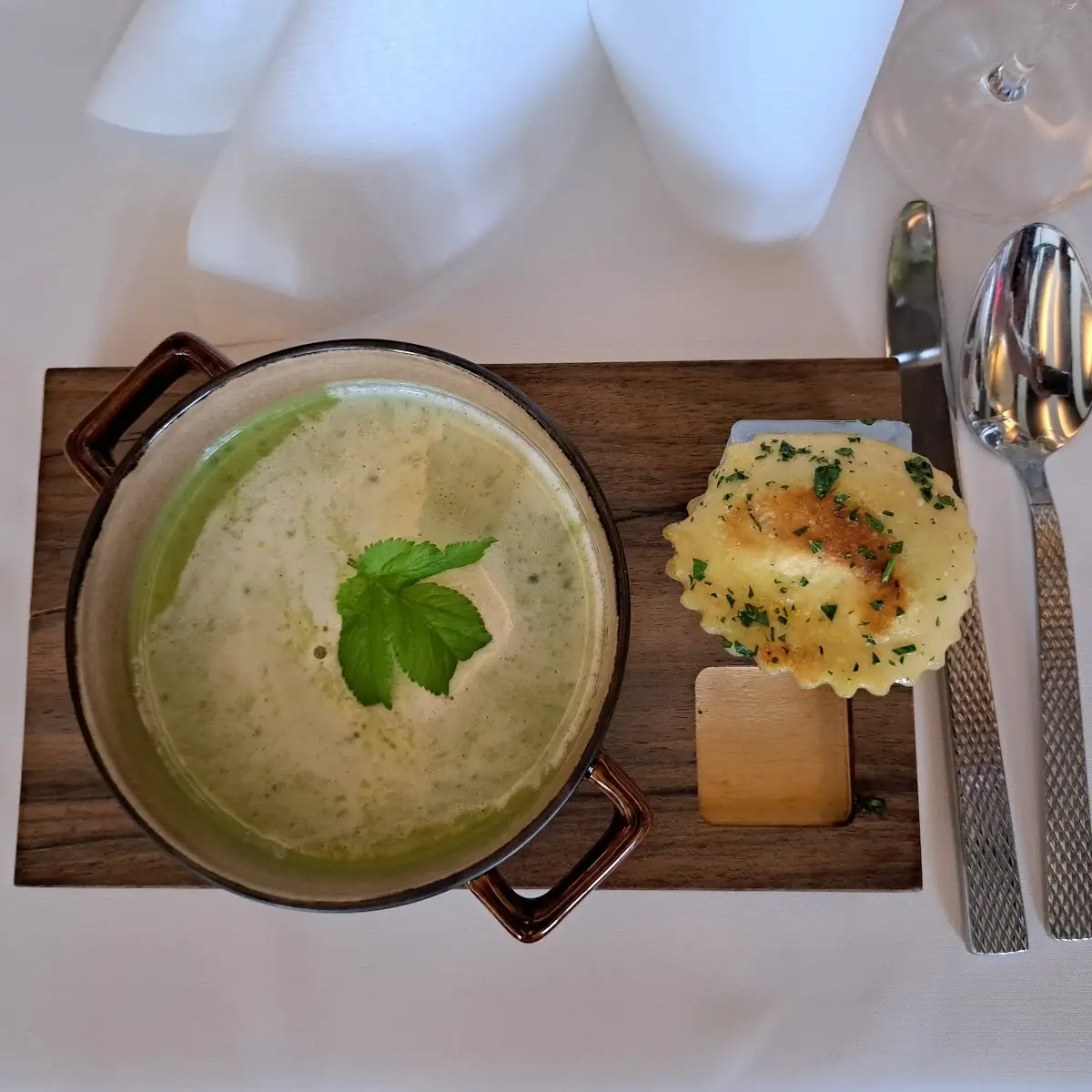 Bärlauchcremesuppe Tortelli