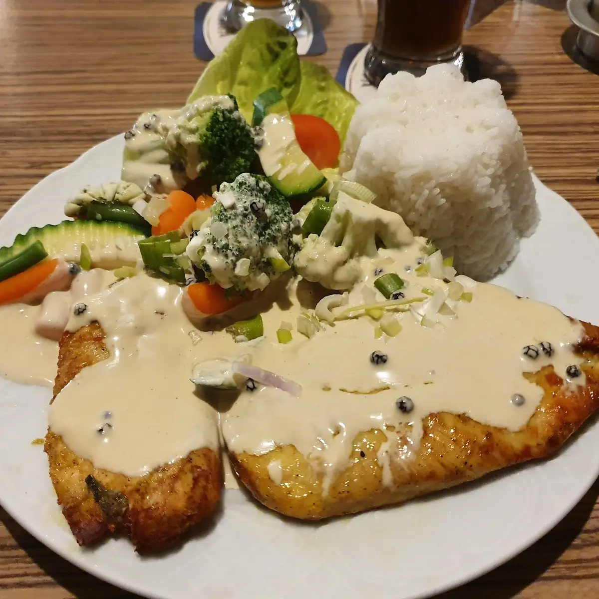 Gegrilltes Putenfleisch Mit Pfeffersauce