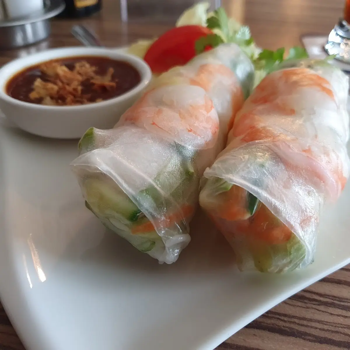 Tom Kha Gai Und Sommerrollen