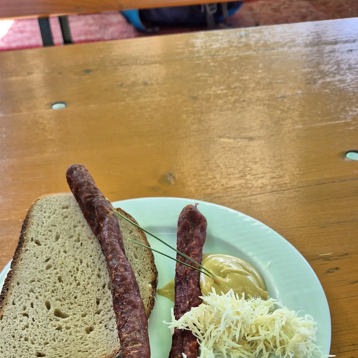 Hasgemachte Hirschwürstl