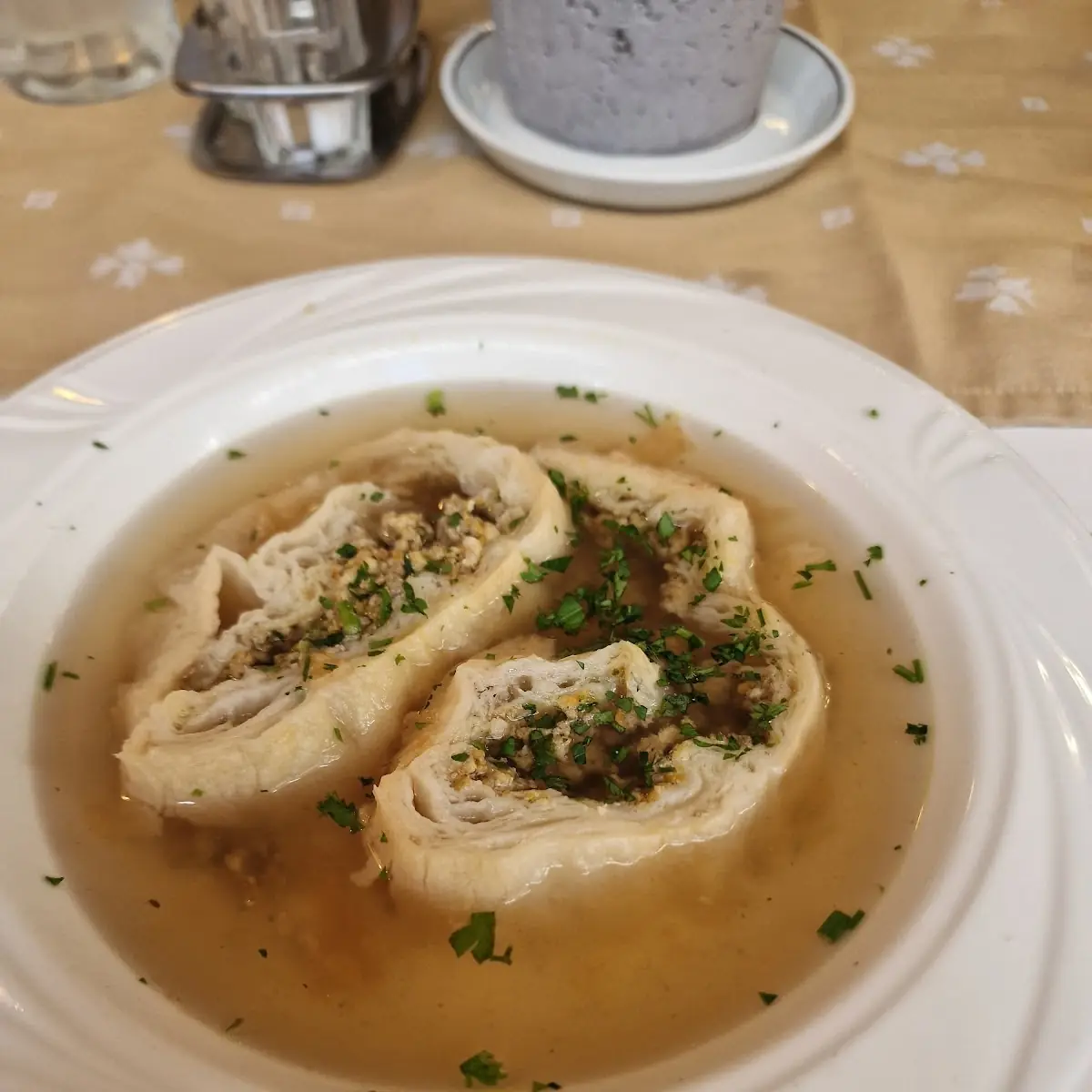 Fleischstrudel-suppe